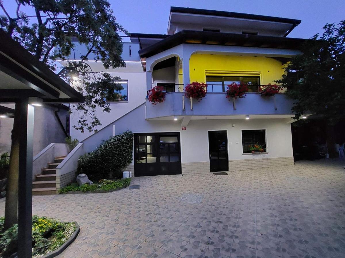 Apartma Mimi Dekani المظهر الخارجي الصورة